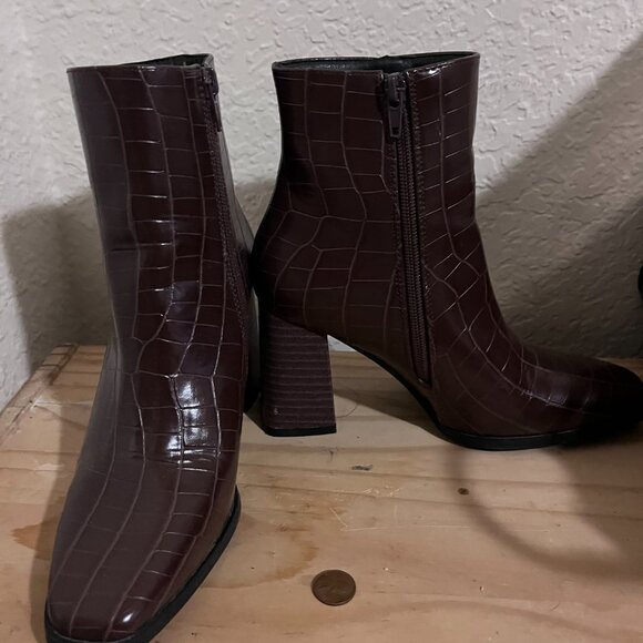 Croc Embossed Brown Boots - Picture 4 of 7